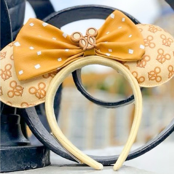 Disney Parks Loungefly Minnie Mouse Pretzel Ears For Adults - Picture 4 of 10
